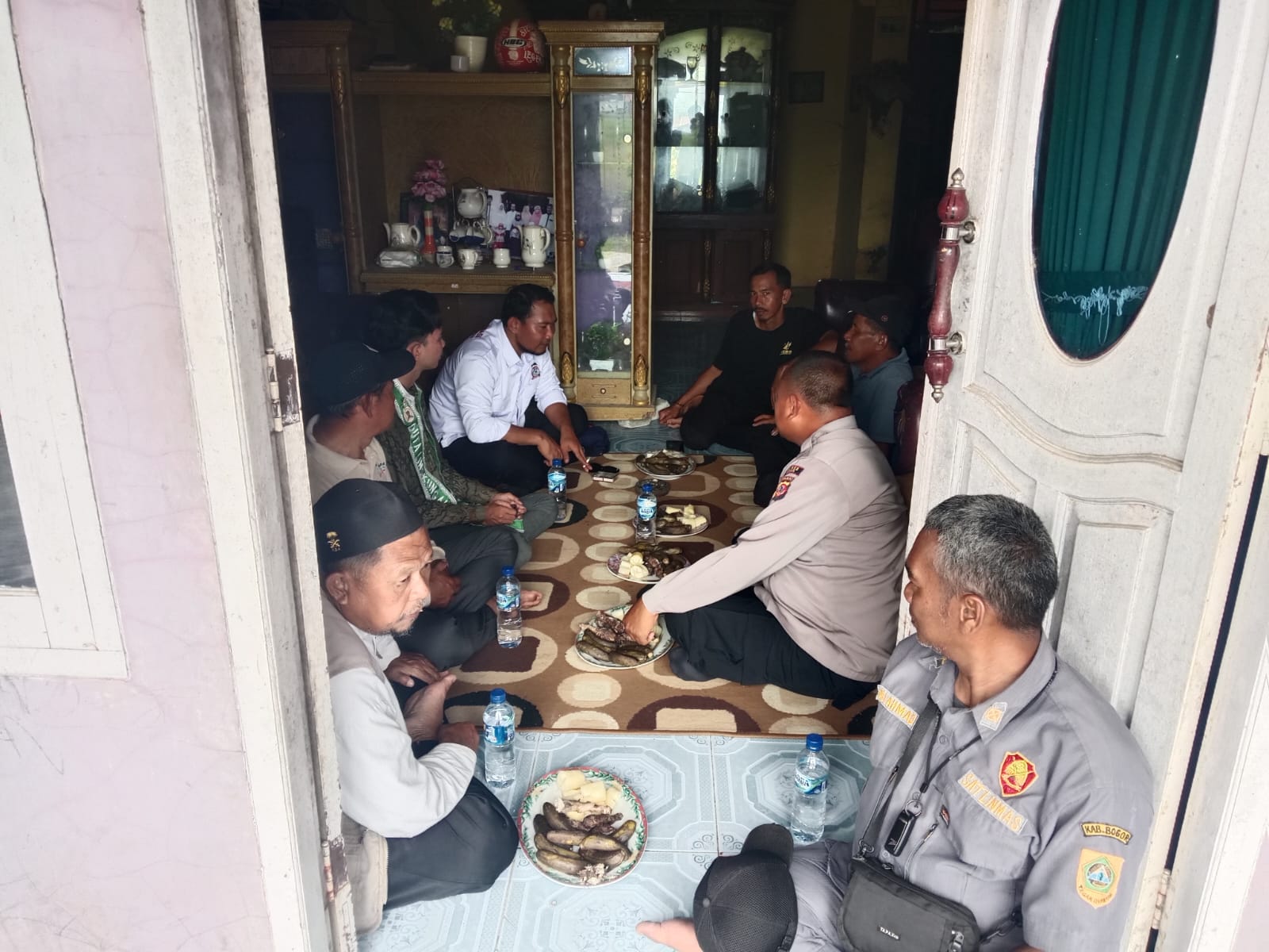 e16b24ae-d8eb-45dc-bb58-07a84d3baf73